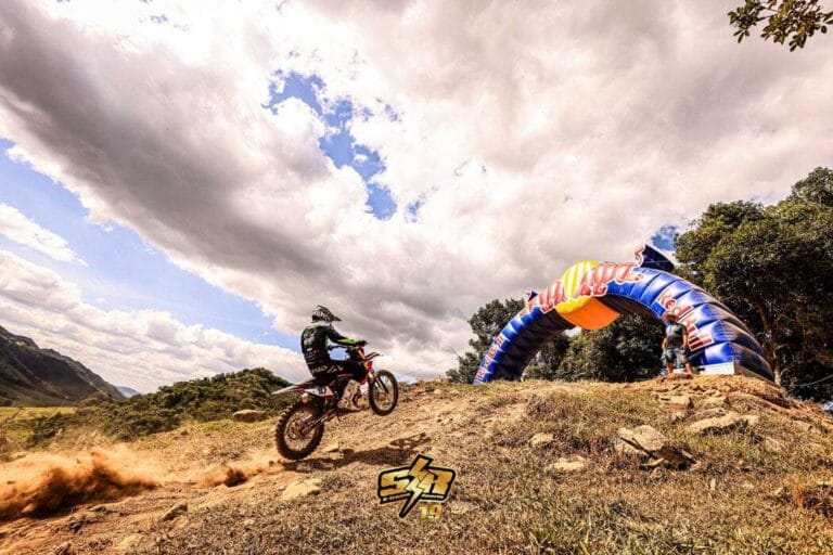 Abertura do MotoClimbBrasil em Socorro com Show de Roel Geurts