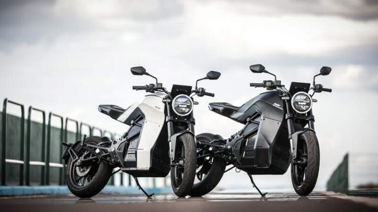 Auper investe em tecnologia nacional e lança a moto elétrica 600 CE no Brasil