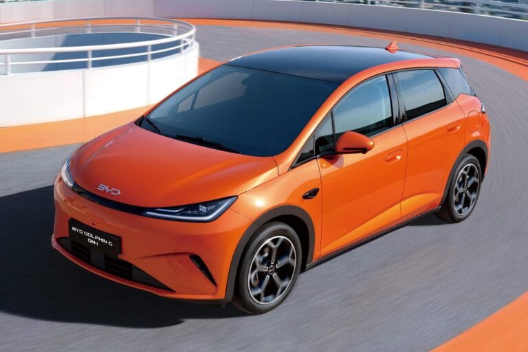 BYD Dolphin G híbrido é revelado com 1.000 km de autonomia e chega ao Brasil
