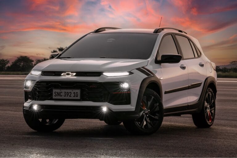 Chevrolet Sonic revela interior e 'entrega' painel mais refinado que o Onix