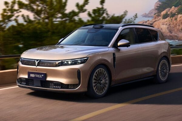 Stellantis se asocia con JLR y fabricantes chinos para enfrentar la crisis de los vehículos eléctricos