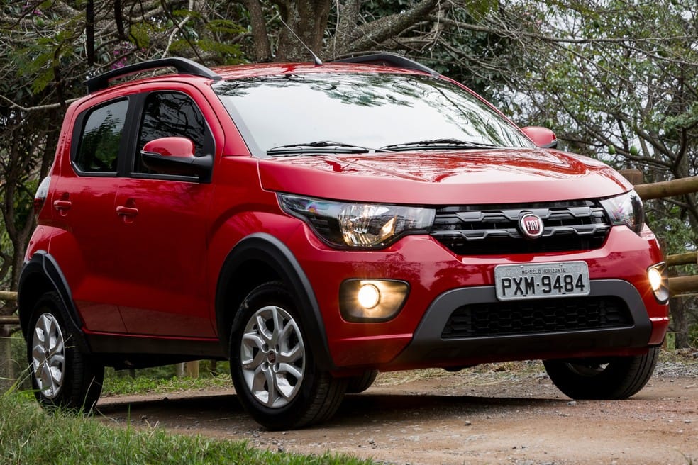 O tamanho diminuto deixa fácil estacionar o Fiat Mobi em vagas apertadas — Foto: Divulgação/Fiat
