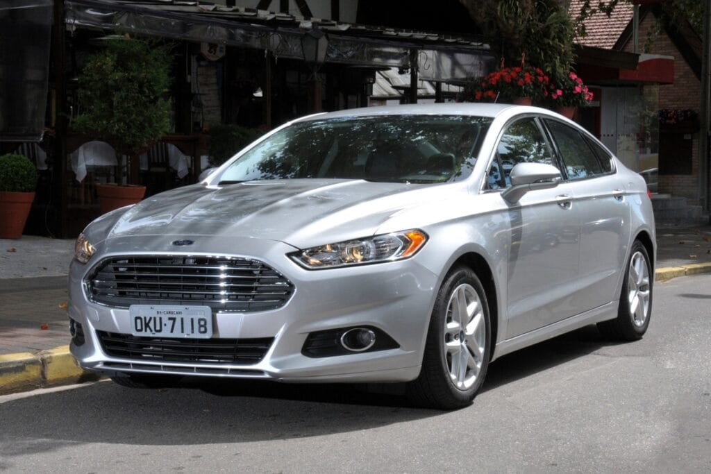 Ford Fusion: 4 versões do sedã que oferecem conforto a partir de R$ 40 mil