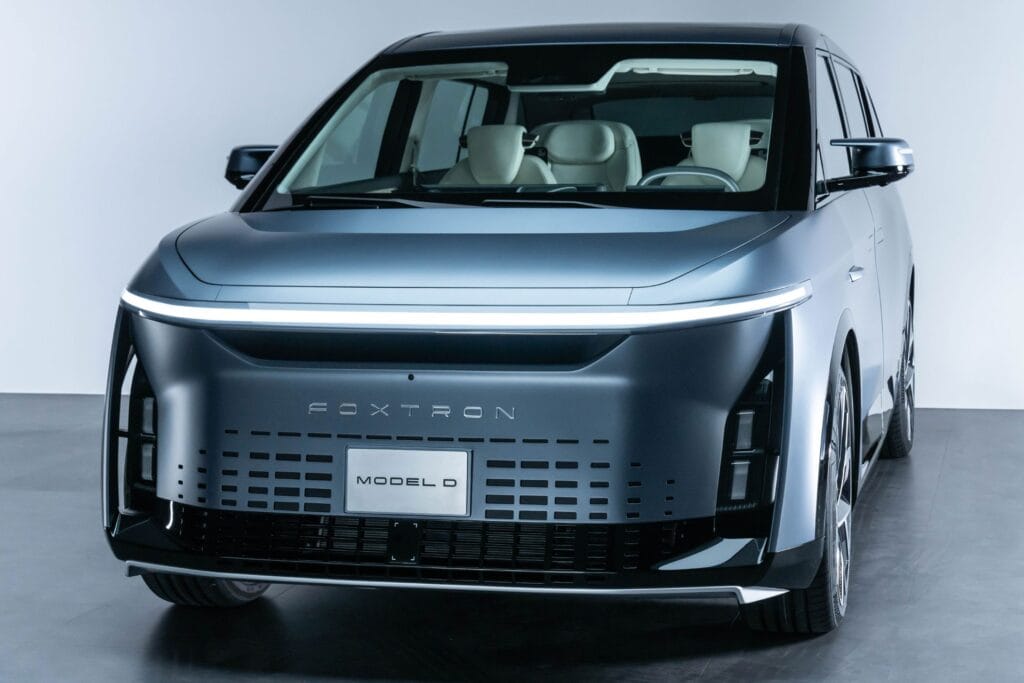 Foxconn, fabricante do iPhone, considera produzir carros elétricos no Brasil