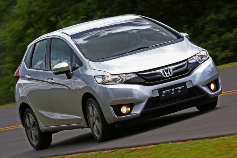 4 opções de carros automáticos usados a partir de R$ 65 mil para facilitar a condução na cidade