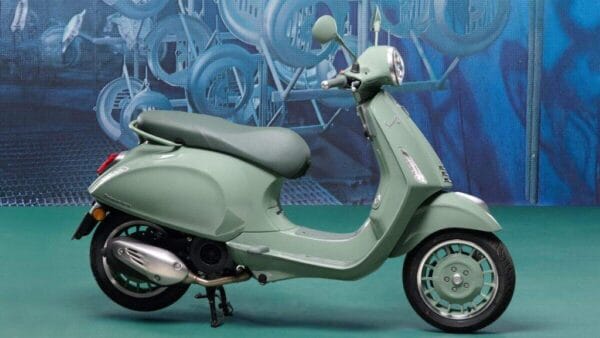 imagem Vespa 80th para celebrar seu 80º aniversário