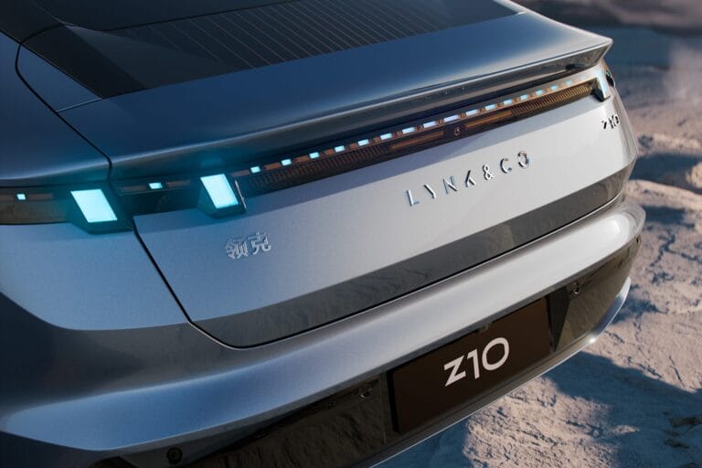 China assume protagonismo em carros autônomos e essa luz azul é a prova