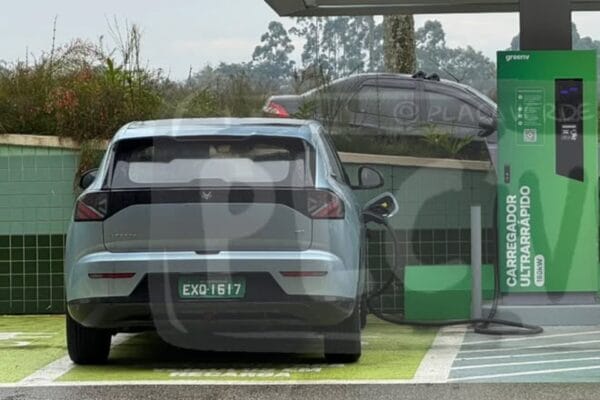 Flagra: Teste do Arcfox T1 no Brasil contra BYD Dolphin e Geely EX2
