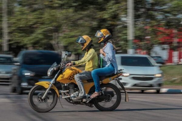 Governo facilita normas para motofretistas e mototaxistas com nova MP