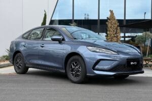 Novo BYD King: o sedã híbrido renovado que chega ao Brasil em 2027