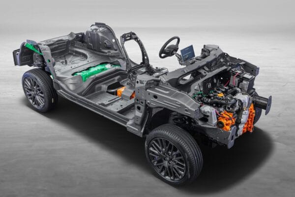 Stellantis introduz motor híbrido flex inédito no Brasil, semelhante ao da Toyota