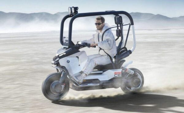 BMW registra scooter elétrico com capota e tecnologia de autoequilíbrio no Brasil