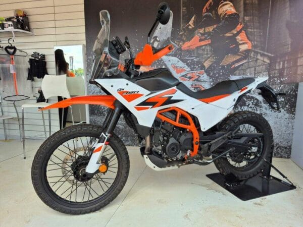 Bajaj assume controle da KTM no Brasil; marca anuncia fábrica própria e novos modelos