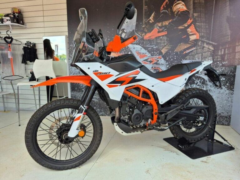 Bajaj assume controle da KTM no Brasil; marca anuncia fábrica própria e novos modelos