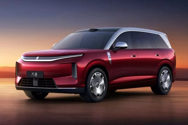 Novo SUV gigante da BYD tem 1.000 km de autonomia e carrega em 9 minutos