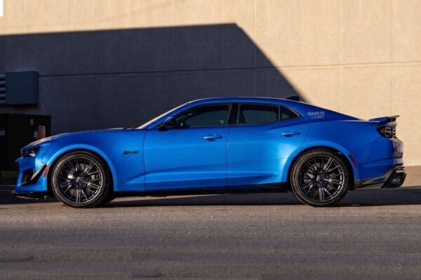 Novo Chevrolet Camaro pode ter versão sedã de 4 portas para enfrentar Ford Mustang
