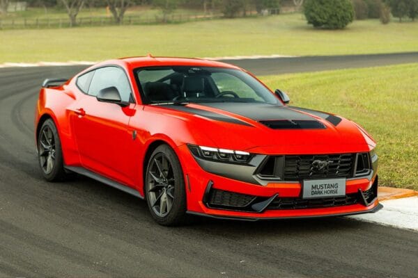 Ford Mustang pode se tornar uma família com versão de quatro portas