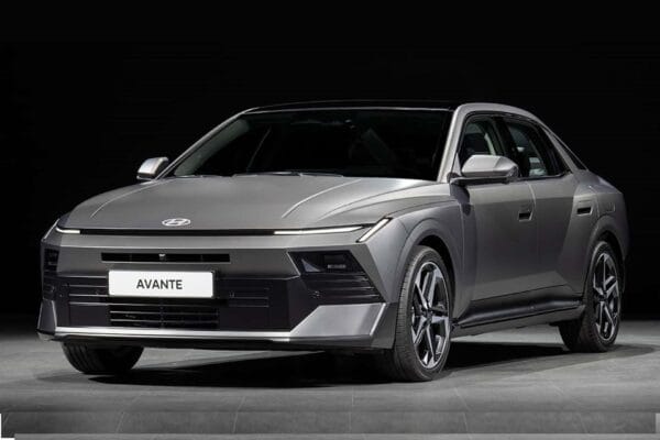 Novo Hyundai Elantra apresenta motor híbrido inovador e serve como base para o futuro Creta