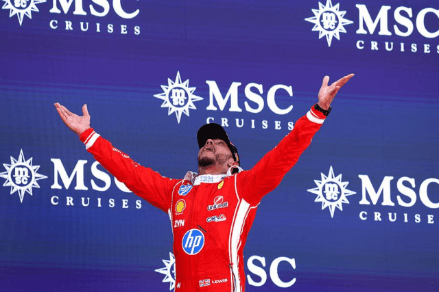 Lewis Hamilton conquista uma vitória histórica na Espanha!