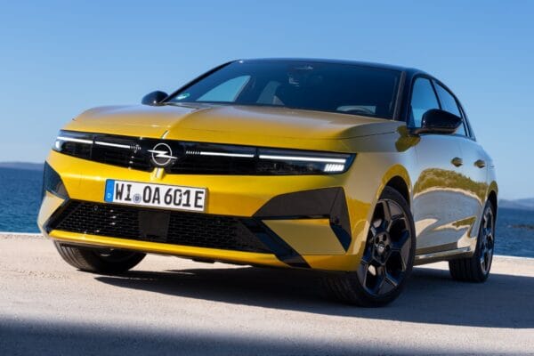 Novo Astra é confirmado com profundas mudanças e pode se tornar um SUV
