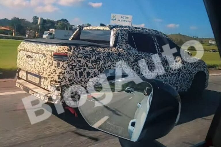 Flagra: picape baseada no Toyota Corolla é vista em testes pela primeira vez
