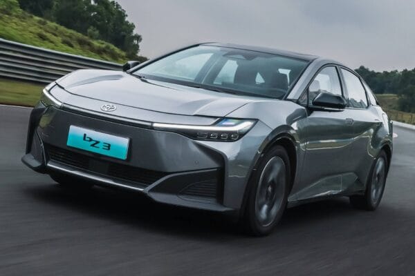 Toyota considera comercializar elétricos chineses da BYD e GAC no Brasil