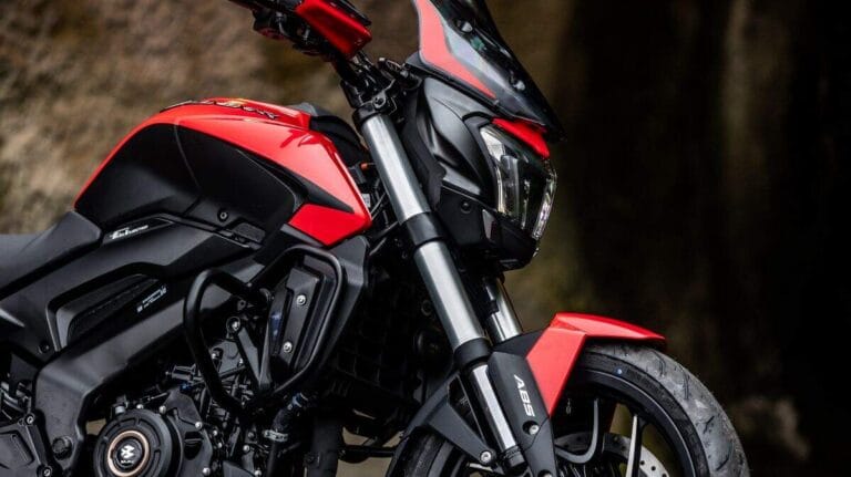 Bajaj ultrapassa 30 mil emplacamentos da gama Dominar 400 no Brasil