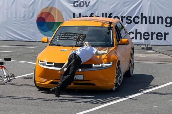 Por que o aumento de carros elétricos está contribuindo para mais atropelamentos?