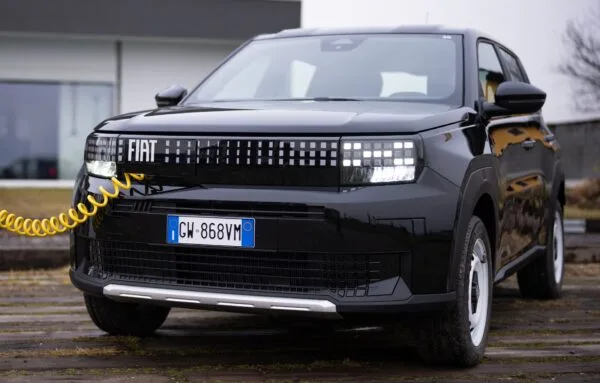 Fiat planeja lançar carro elétrico acessível no Brasil para competir com BYD e Geely