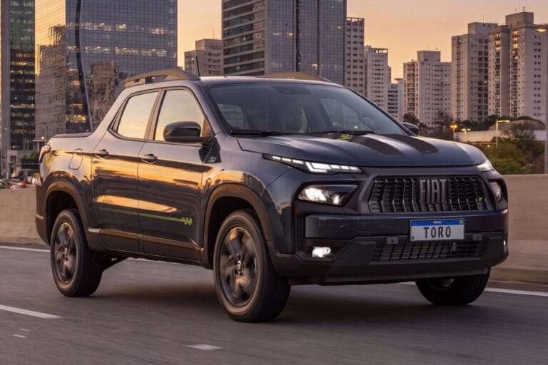 Fiat Toro e Fastback lançam edição especial em comemoração aos 50 anos da marca no Brasil