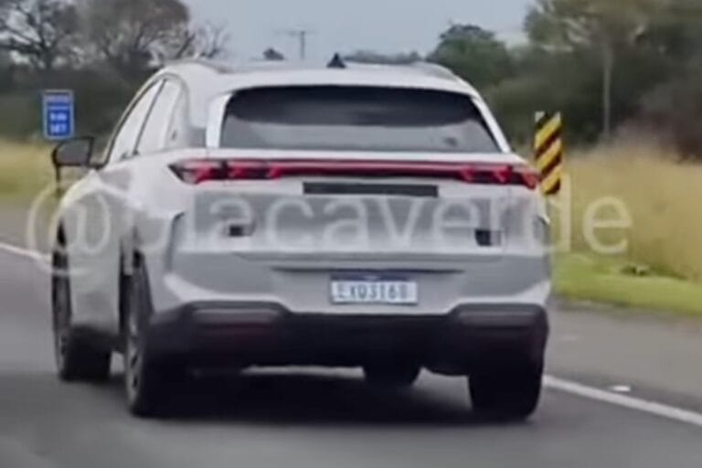 Flagra: Arcfox Alpha T5 será a aposta da Baic contra BYD e Geely no Brasil