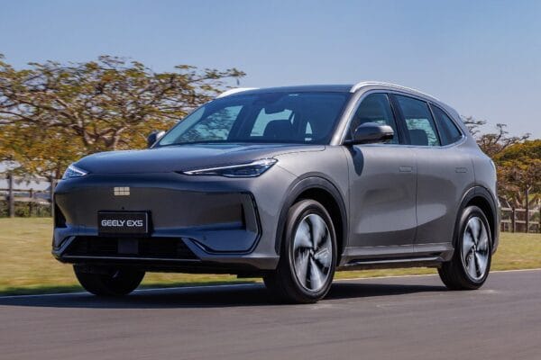 Ford e Geely firmam parceria para desenvolvimento de SUV elétrico com tecnologia chinesa