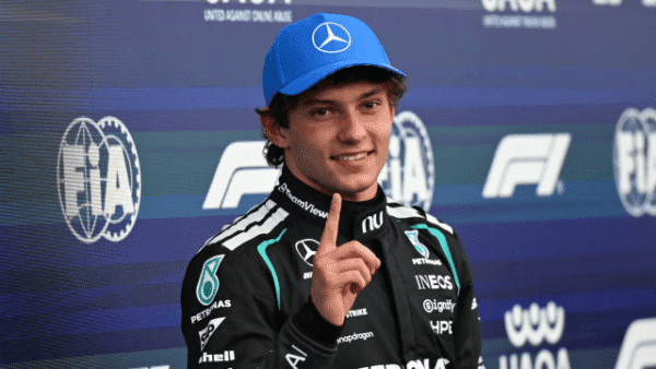 Kimi Antonelli conquista a pole position em Silverstone