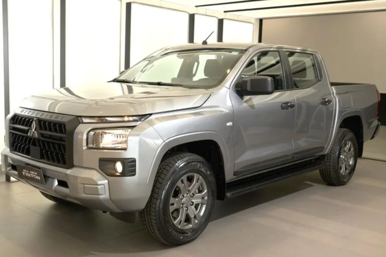 Mitsubishi Triton GLS 2027 com desconto de R$ 25 mil chega ao preço da Toro