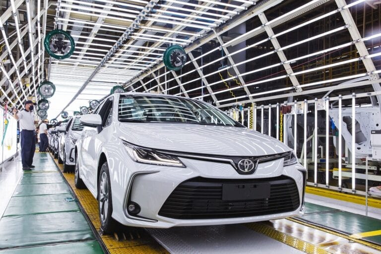 Toyota Corolla produzido em nova fábrica ainda leva tempo para chegar às lojas; entenda