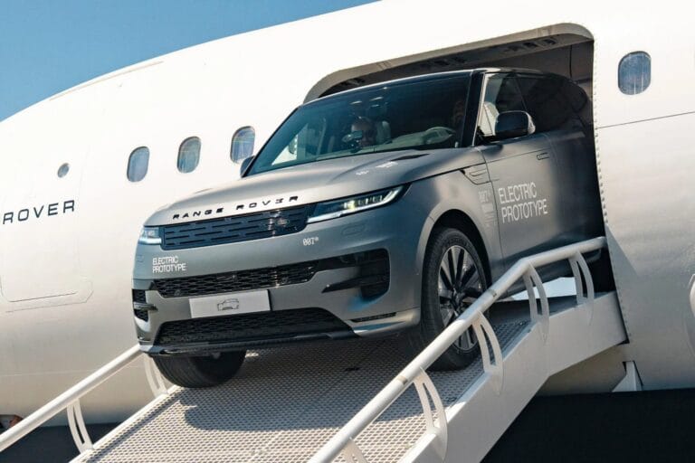 Range Rover Sport elétrico: desempenho promete compensar demora na chegada