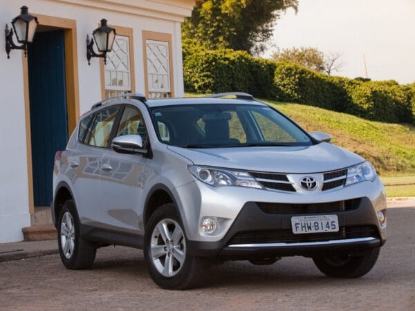 Toyota RAV4 Usado: 4 Versões Que Podem Substituir o Corolla Cross