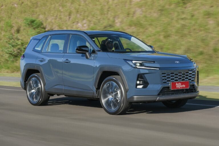 Teste: o novo Toyota RAV4 aumenta a velocidade e percorre 1.200 km com um único tanque