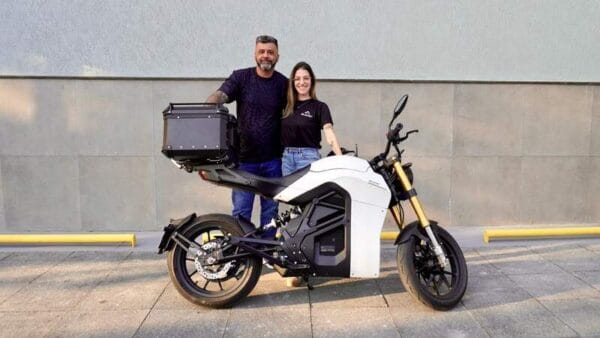 Moto elétrica Auper 600 CE