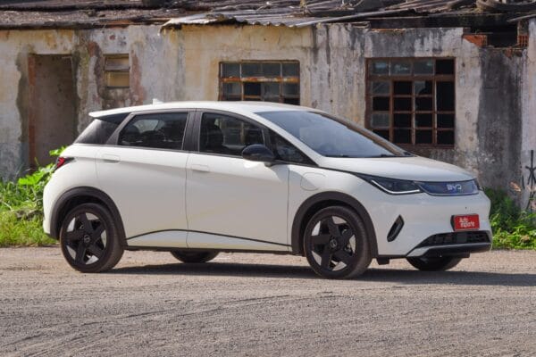 BYD Dolphin SE: 5 razões para adquirir e 5 motivos para refletir