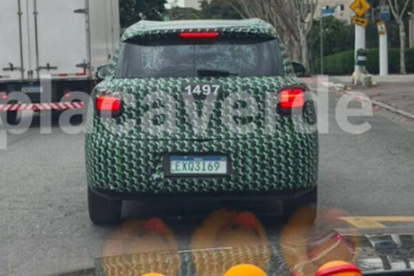 Flagra: Teste do Leapmotor B03 no Brasil contra BYD Dolphin e Geely EX2