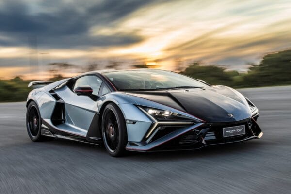 Lamborghini Revuelto SV: Supercarro híbrido de 1.000 cv com velocidade máxima de 345 km/h