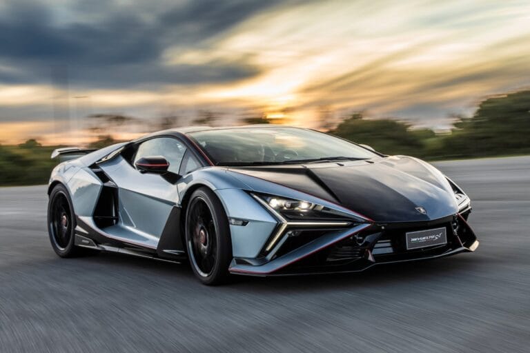 Lamborghini Revuelto SV: Supercarro híbrido de 1.000 cv com velocidade máxima de 345 km/h