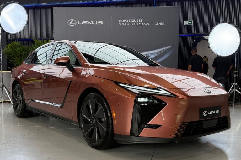 Novo Lexus ES: tamanho de BMW Série 5, preço de Série 3