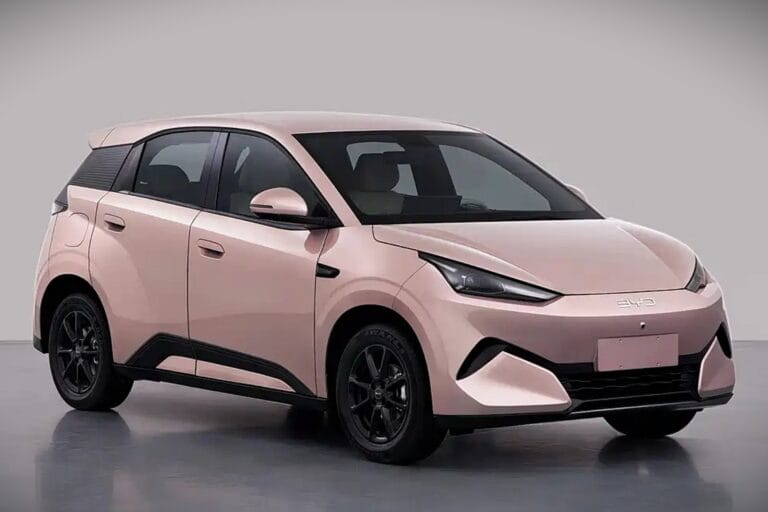 Novo BYD Dolphin Mini surge com cabine renovada e sem painel de instrumentos