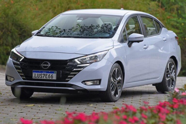 Nissan Sentra ou Versa? Descubra qual sedã usado oferece o melhor custo