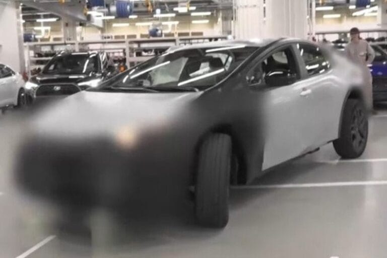 Novo Toyota Corolla: Mais Imagens Reveladas e Interior Exibido