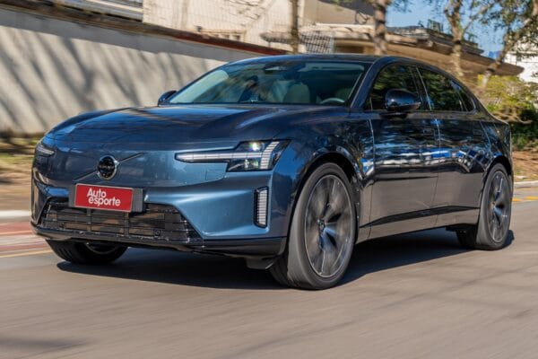 Teste: Volvo ES90 é sedã elétrico com som de cinema e purificação do ar