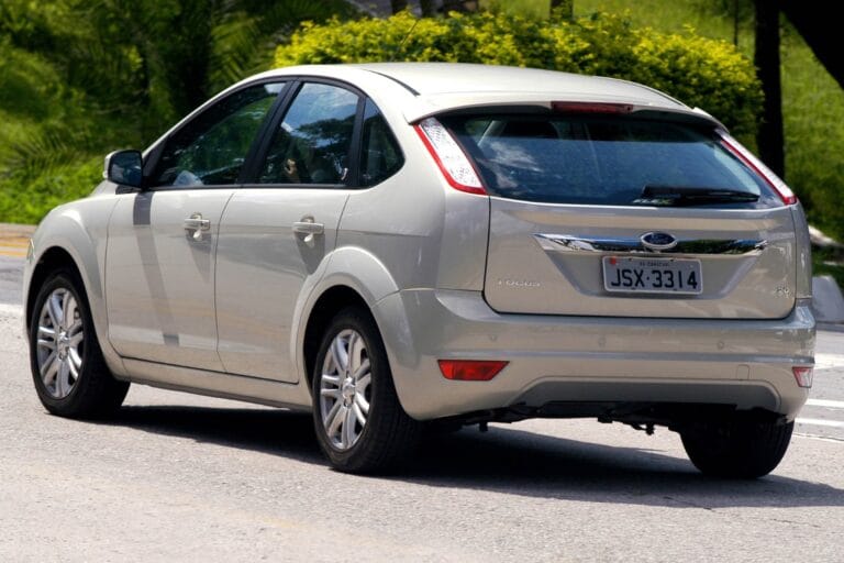 Ford Focus seminovo: 4 versões de hatch e sedã a partir de R$ 21 mil