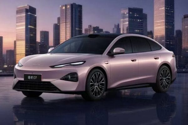BYD Seal 07: novo modelo promete mais de 700 km de autonomia e velocidade de até 240 km/h